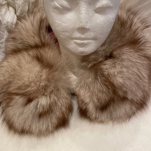 Vintage light color blond fur neck collar goes on jackets or coats